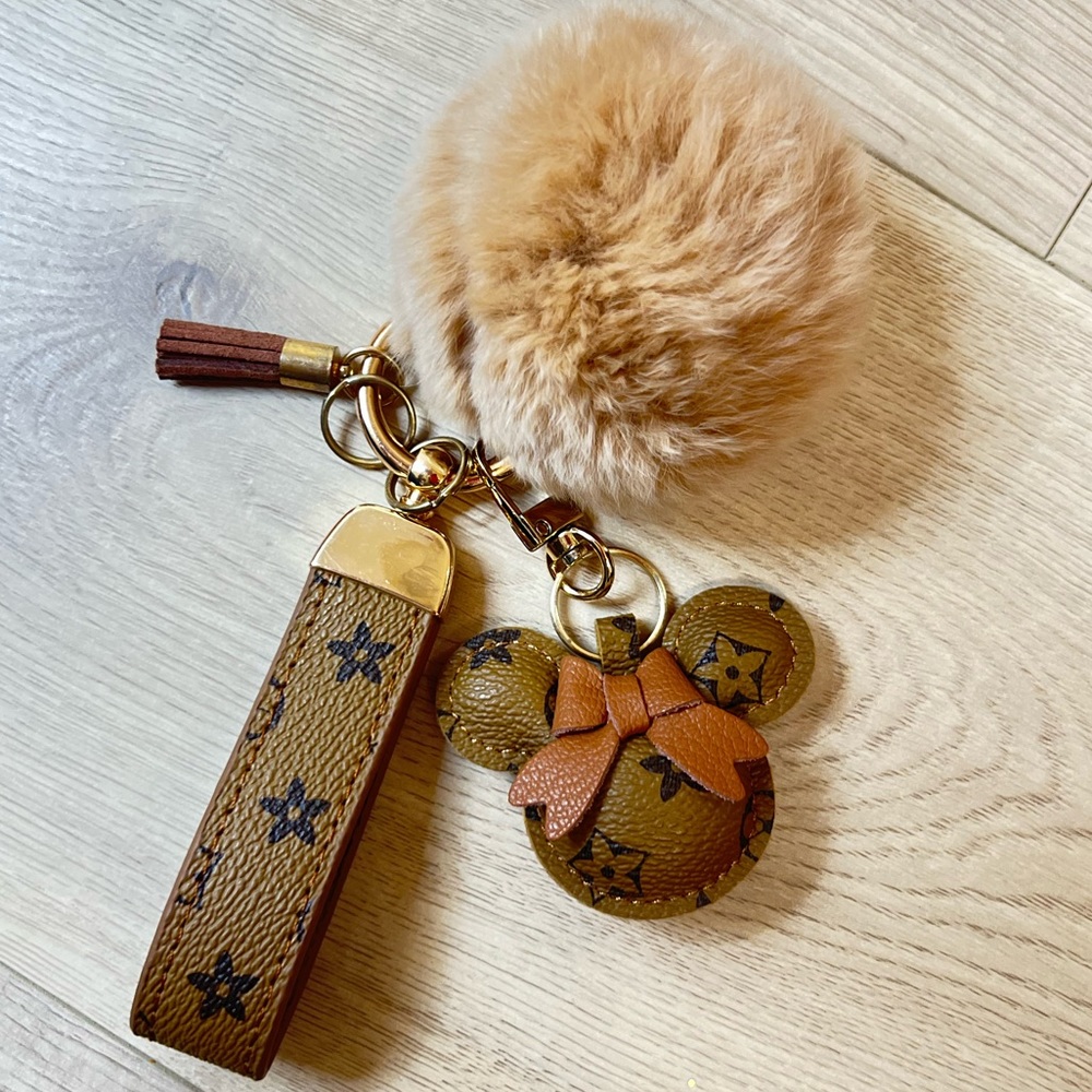 KEY CHAIN. Brown & blk Minnie Mouse